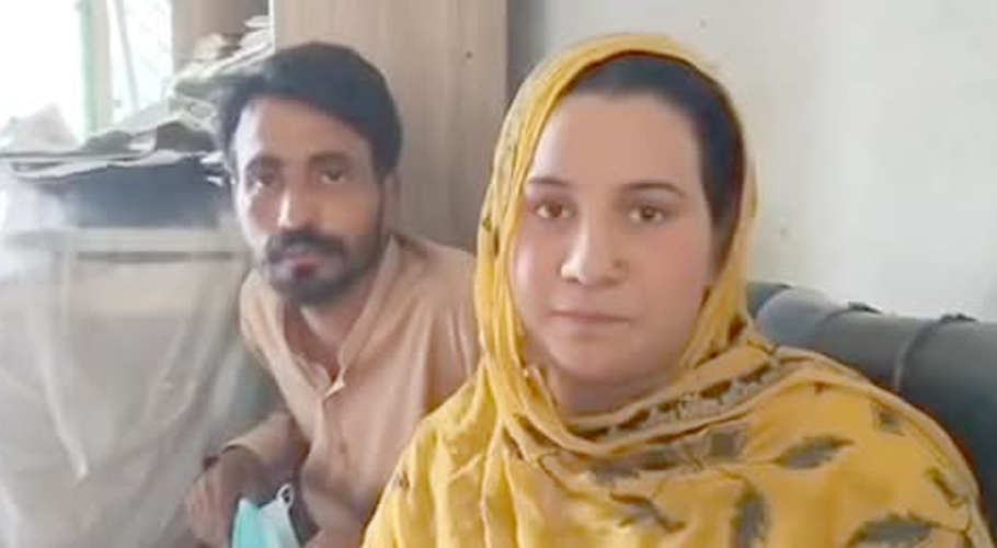 girl beaten in sheikhupura court for love marriage shocking videos go viral