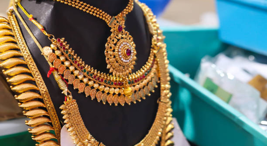 Gold rate in Pakistan sees Rs14,100 rise: October 17, 2025