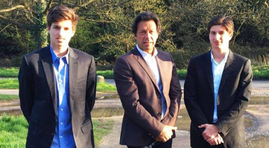 عمران خان اپنے دونوں بیٹوں کے ساتھ