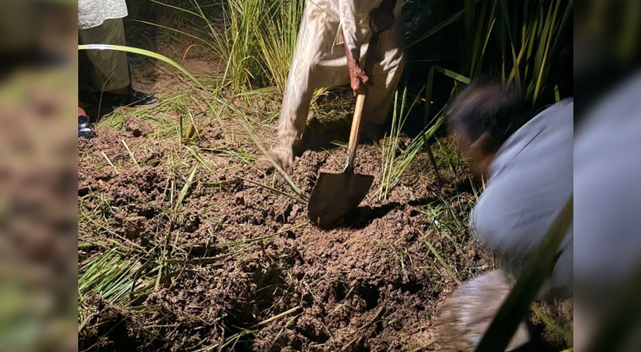 لاش کے مقام کی کھدائی کا منظر