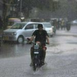 کراچی میں بارش کے دوران ایک سڑک کا منظر
