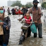 گزشتہ سال کی بارشوں کے دوران کراچی کی ایک سڑک کا منظر