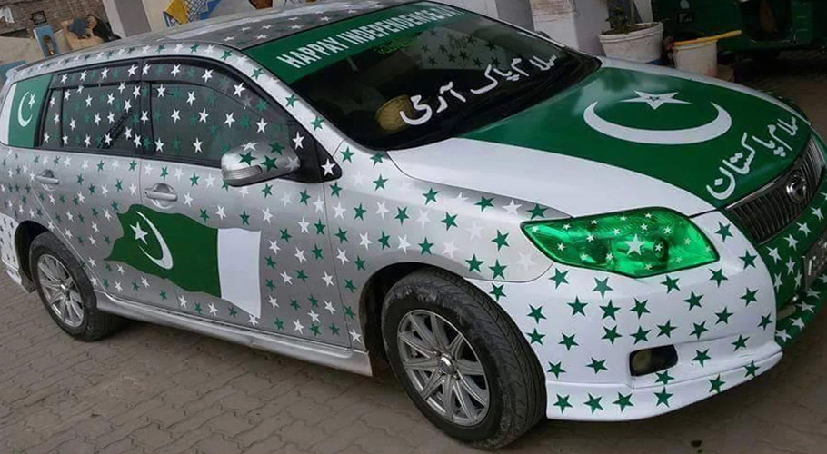 جشن آزادی پاکستان کی مناسبت سے سجی سجائی کار
