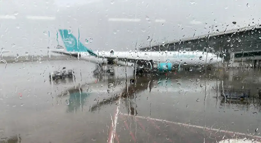 Flight operations disrupted as heavy rain lashes Islamabad and Rawalpindi
