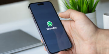 Slow mobile internet disrupts WhatsApp service