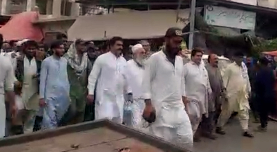 Karachi: Traders Strongly Protest Illegal Shop Construction on Drain near Fruit Market
