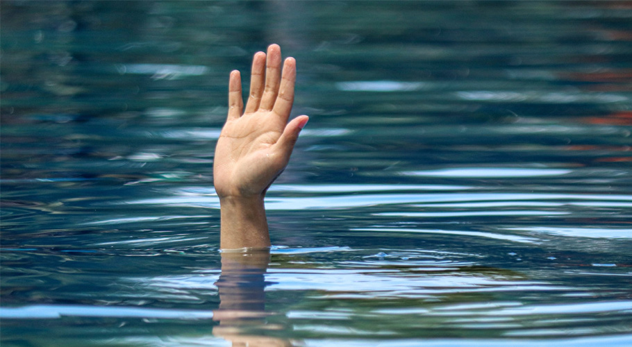 Karachi: Man Who Jumped into the Sea with Children at Do Darya Identified as a Teacher