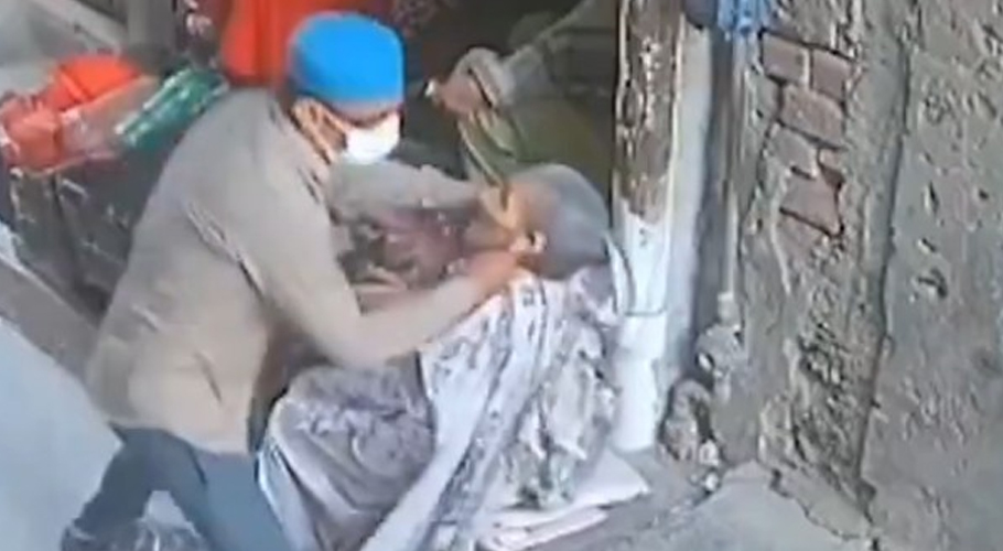 Man accused of snatching gold earrings from elderly woman killed in Lahore police encounter