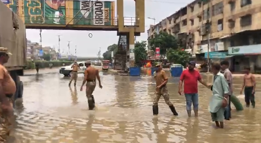 Pakistan Army Joins Drainage Operations in Karachi After Heavy Rains