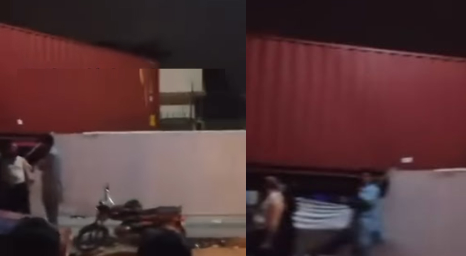 Trailer crashes into bungalow in Karachi