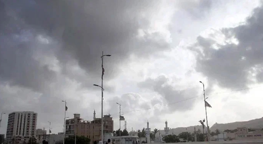 کراچی کا ابرآلود آسمان