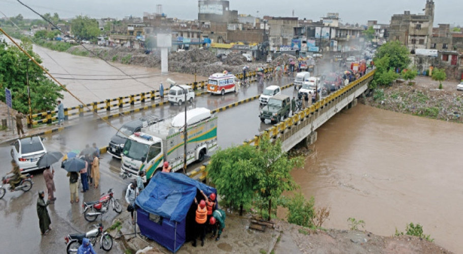 Chenab in high flood at Qadirabad, Marala and Khanki