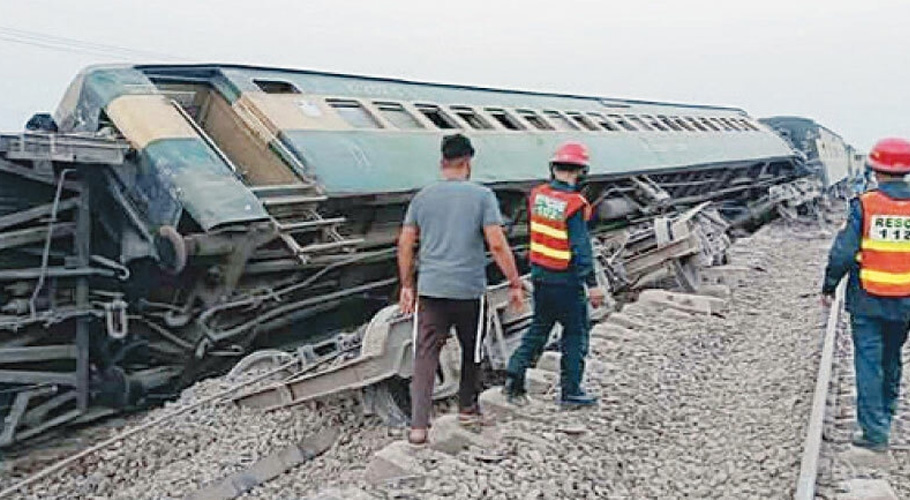 حادثے کا شکار ٹرین