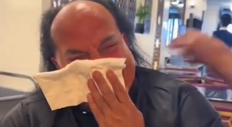 Chahat Fateh Ali Khan cries after egg attack in London, fans condemn incident
