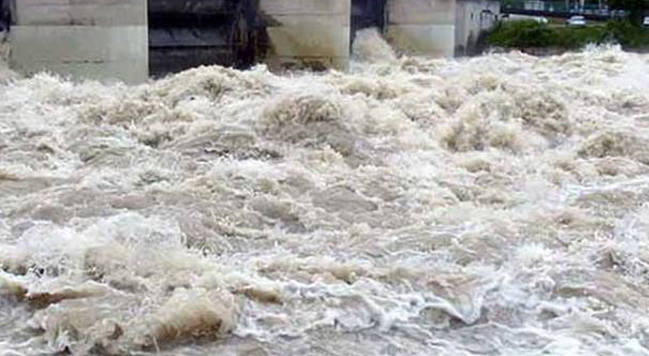 Indus in high flood at Guddu, as river swells across Sindh
