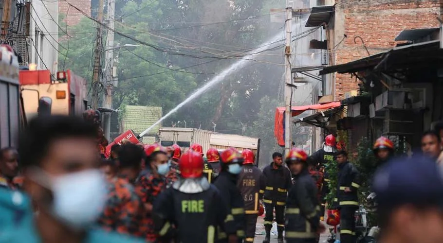 Bangladesh garment factory fire kills 16 in Dhaka