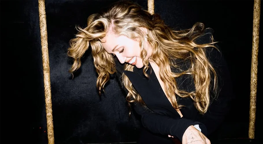 Miley Cyrus dazzles in bold blazer look at Maybelline launch