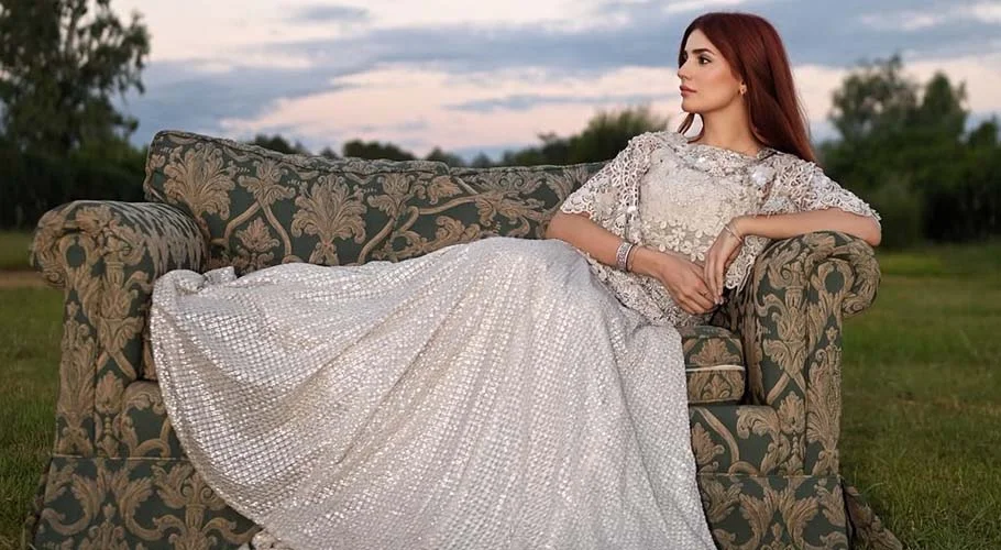 Momina Mustehsan reappears on social media