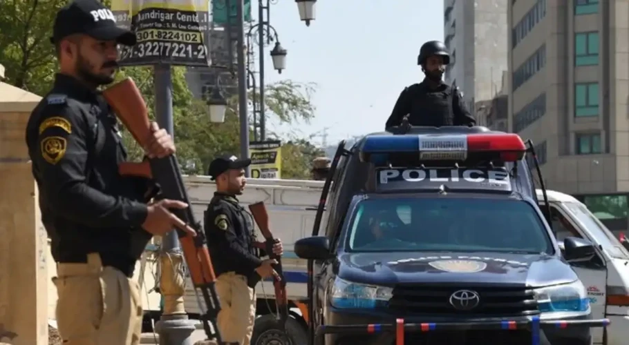 Seven robbers arrested, four injured in alleged Karachi police encounters