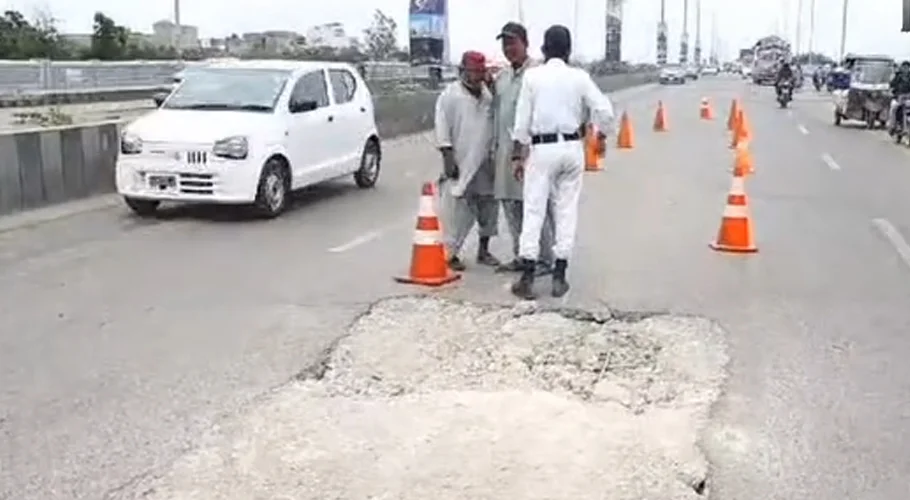 Natha Khan Bridge Declared Unsafe in Karachi, Commuters Face Severe Disruptions