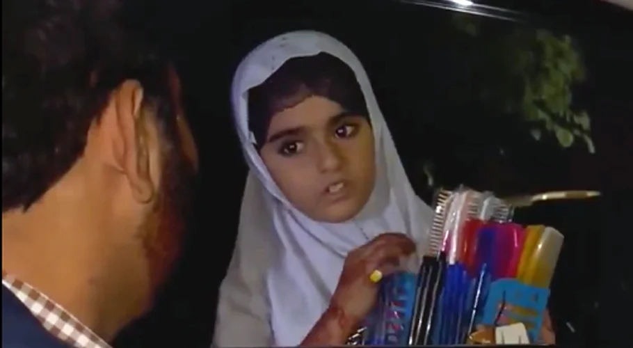 9-Year-Old Girl Balances School and Street Work After Father Abandons Family