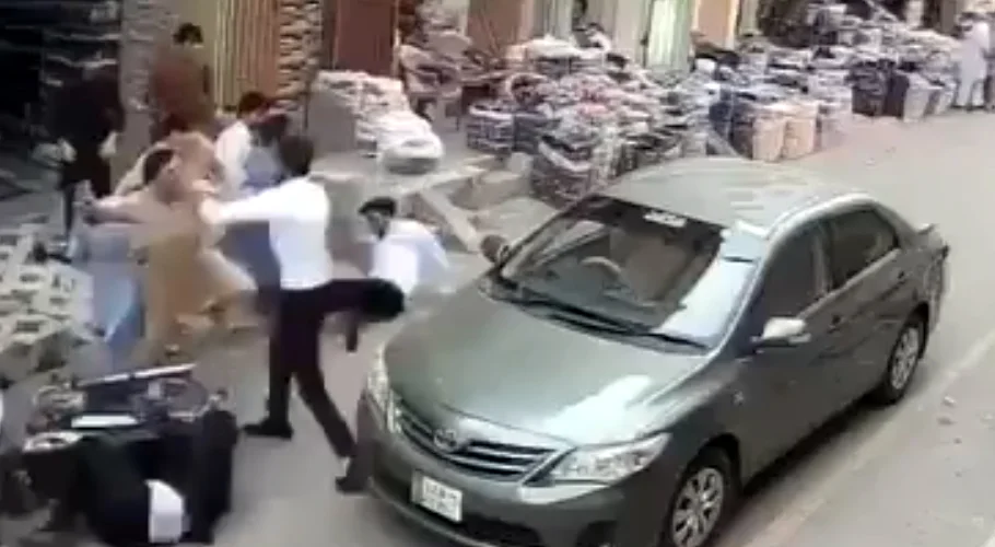 Clash Between Lawyers and Shopkeepers in Faisalabad