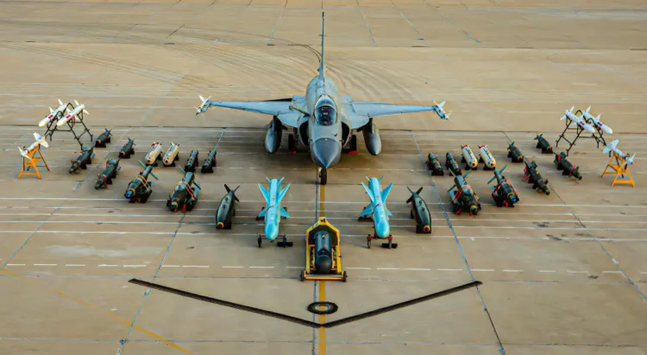 JF-17 steals spotlight at Dubai Airshow, foreign buyers eye acquisition