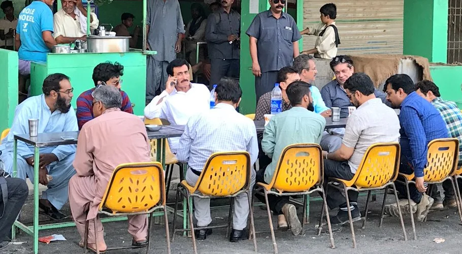 Karachi eateries barred from using walkways for outdoor seating