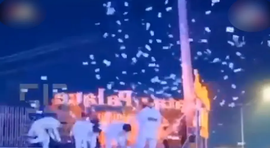 نوٹوں کی برسات
