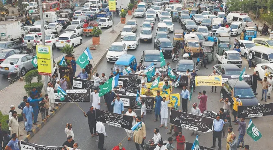 کراچی کے 13 مقامات پر دھرنا