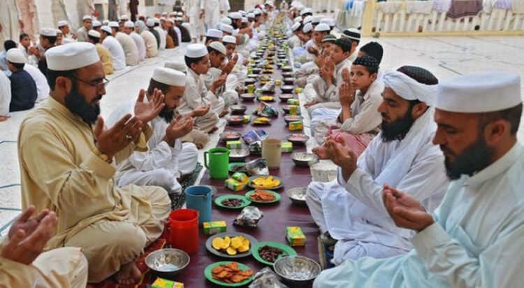 افطار دسترخوان کا منظر
