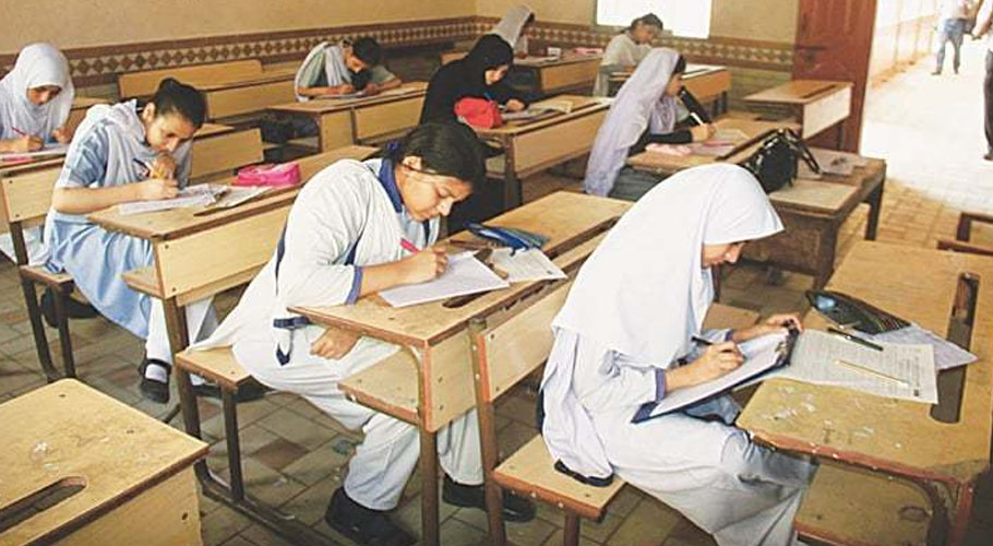 اسکول کے بچے امتحان گاہ میں، فائل فوٹو