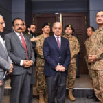 وزیراعظم شہباز شریف کابینہ کے ہمراہ جی ایچ کیو میں