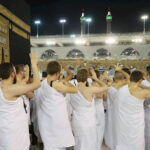 نومسلم افراد عمرہ ادا کرتے ہوئے