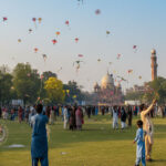 خوشگوار موسم میں پتنگ بازی