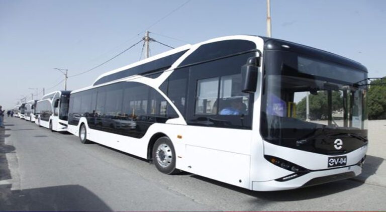 کراچی کی ایک ای وی بس