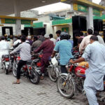 ایک پمپ پر رش