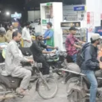 بائیکس والے ایک پمپ پر