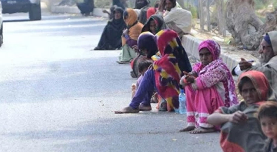 بھکاریوں کی قطار، فائل فوٹو