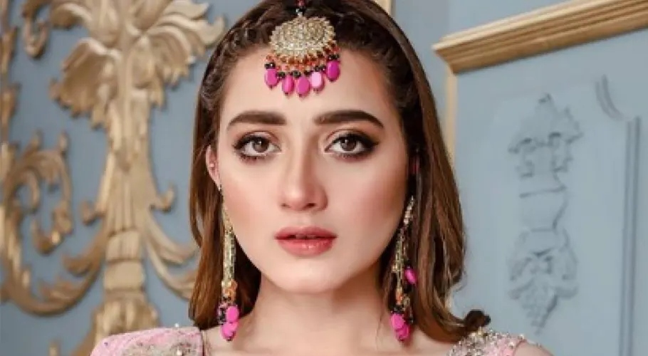 مومنہ اقبال