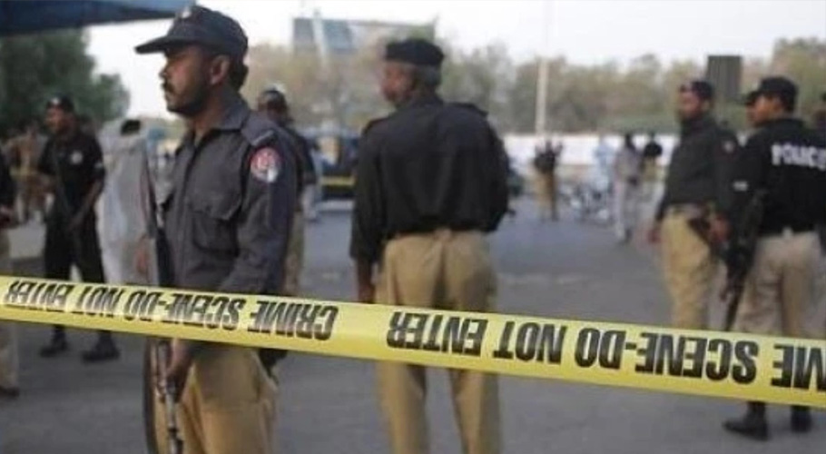 پلسیے کھڑے ہیں