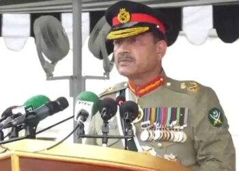 سپہ سالار ہر دم تیار، فیلڈ مارشل نے عید اگلے مورچوں پر وطن کے محافظوں کے ساتھ منائی