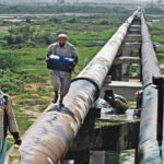 دھابیجی سے آنے والی پائپ لائن، فوٹو ایکسپریس