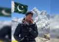 ماؤنٹ ایورسٹ پر سبز ہلالی پرچم! سلمان عتیق نے دنیا کی بلند ترین چوٹی سر کرلی