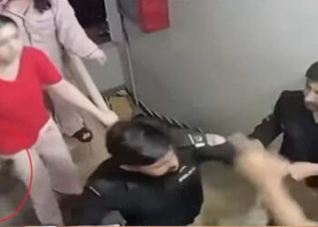 ڈیفنس کراچی میں 2 خواتین میں جھگڑے کی سی سی ٹی وی سامنے آگئی، کیمرہ توڑنے کا بھی انکشاف